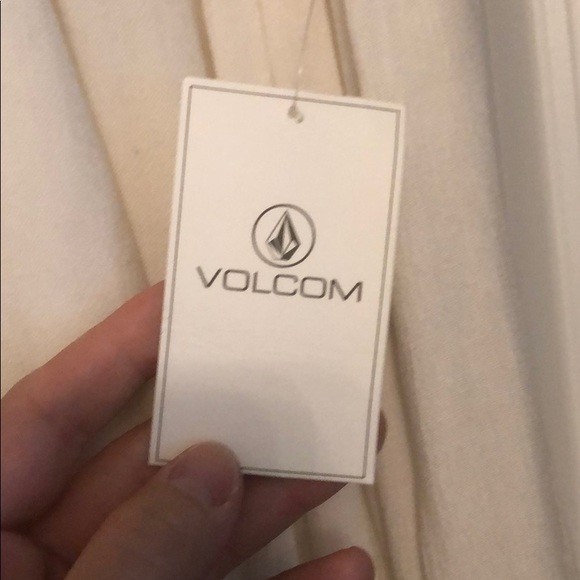 Brand new Volcom Traffik Dress - Picture 3 of 3